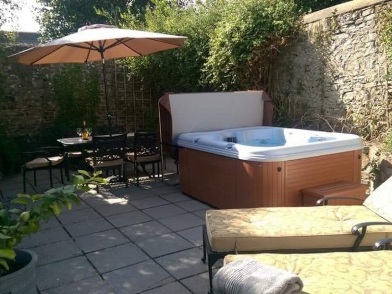 Dog Friendly Holidays With Hot Tub Near Beach